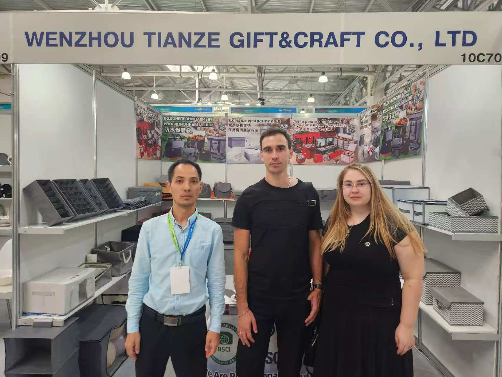 Showcasing OEM storage bags to buyers