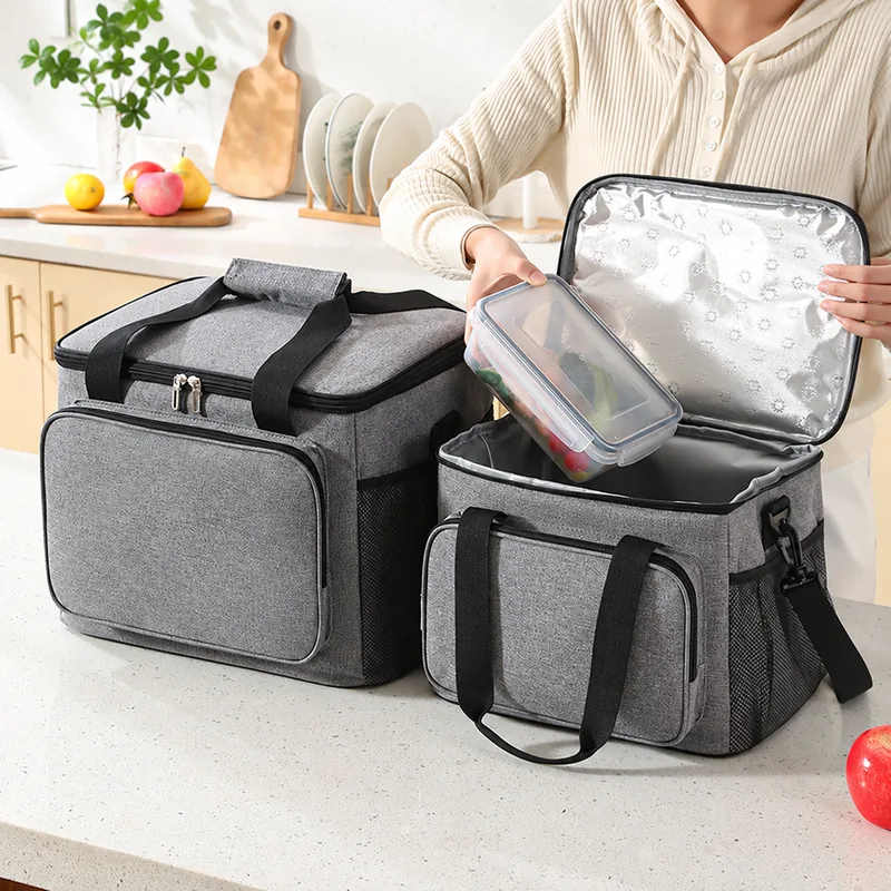 Bolsa térmica para comida con bolsillo frontal, uso de la bolsa abierta