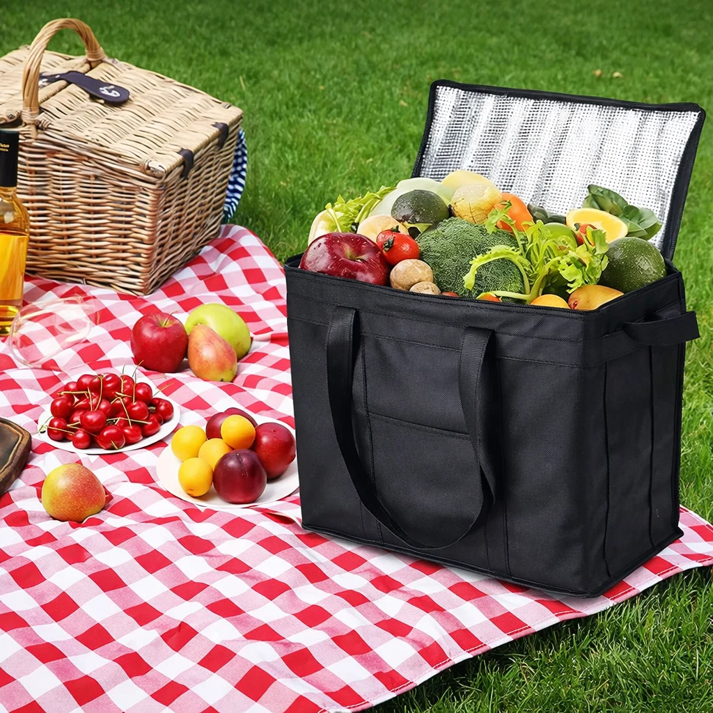 Diseño de referencia de bolsa térmica en una escena de picnic al aire libre