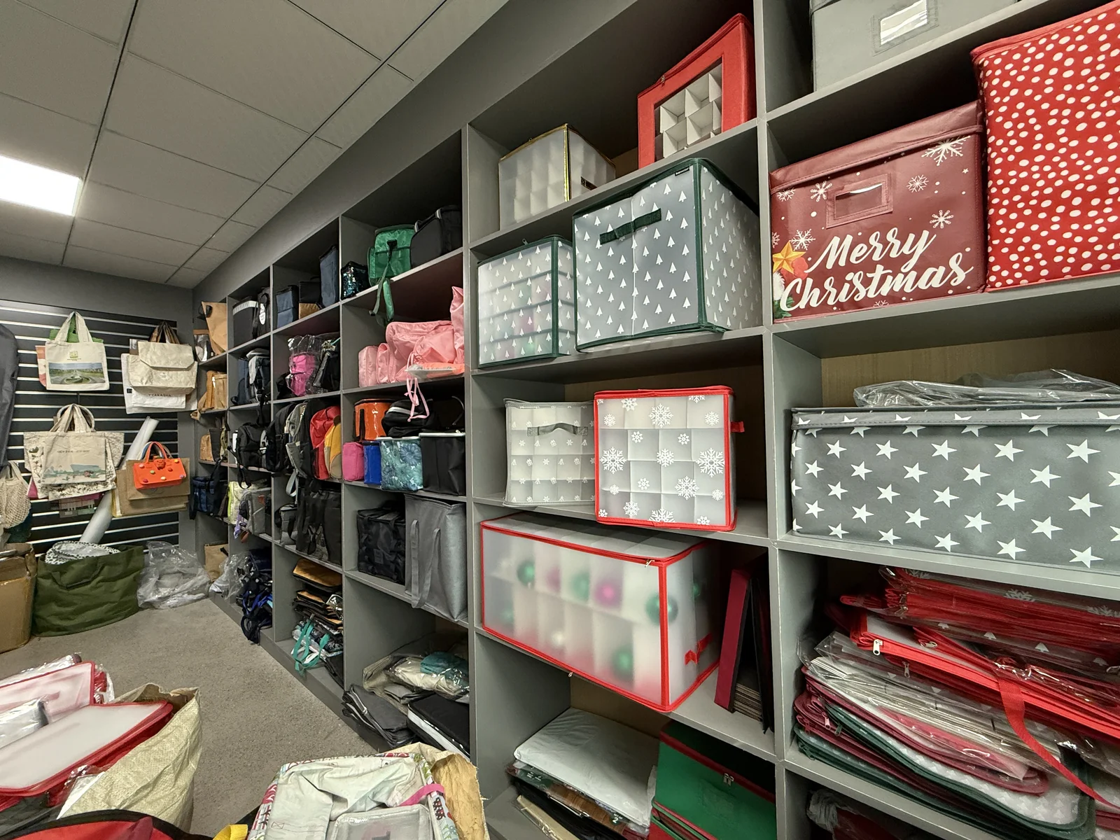 Muestras de productos de almacenamiento de temporada expuestas en Tianze